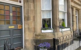Lovely main door 2 bed apartment